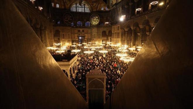 <h2>MRA GECES STE OKUNACAK DUALAR NELER?</h2><p>Mira Gecesi ste okunacak olan dualar iin resmi dini kaynaklarda herhangi bir bilgi yer almamaktadr. Ancak resmi olmayan kaynaklarda u dualar yer almaktadr;<br><br>1 Yasin-i erif<br><br>3 Fatiha sresi<br><br>3 Amenerrasul<br><br>21 Defa Ettehiyat</p>