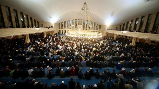 MRA GECES ST NE ZAMAN LR?  <p>  Mira Gecesi stn ne zaman iileceine dair bir rivayet bulunmamaktadr. Ancak ibadetlerin yats namazndan sonra yapld dnldnde, stn de ayn zaman diliminde iilebilecei dnlmektedir.