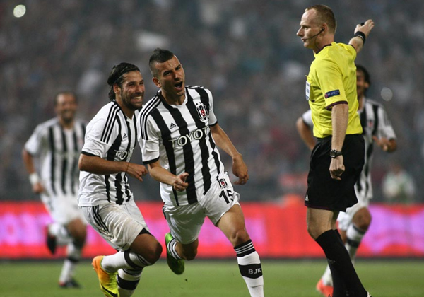 <b>-En ok gol att sezon:</b> 1996-1997 (34 mata 88 gol)   <p><b>-En az gol att sezon:</b> 1972-1973 (30 mata 14 gol)</p>