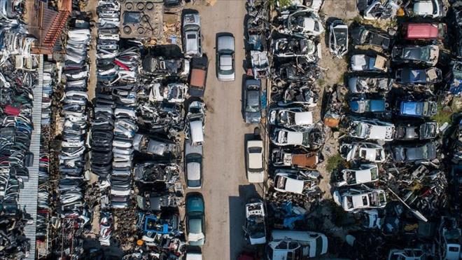 Hurda teviki ve TV muafiyeti ile ilgili gelimeler, zellikle 25 ya ve zeri ara sahipleri tarafndan byk bir merakla takip ediliyor. Bu dzenleme, eski aralarn geri dnmne katk salamay ve bunlarn yerine evre dostu, gvenlik standartlarna uygun, yerli retim aralarn kullanmn artrmay amalyor. Trkiye'nin ulam altyapsn modernize etmeyi hedefleyen teklif, hem evresel hem de ekonomik faydalar salamay ngryor.