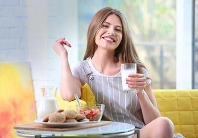 KLO ALMASI GEREKEN BREYLER    Hangi bireylerin kilo almas gerektiine deinen Uzm. Dyt. Kleolu, "Kilo almak, herkes iin gerekli bir sre deildir. Ancak baz bireyler iin bu bir salk gereklilii haline gelebilir. rnein, BK'si 18.5'in altnda olan bireyler zayf kabul edilir ve bu durum baklk sistemini zayflatabilir, hastalklara kar direnci azaltabilir. Kas kayb yaayan sporcular veya kronik hastalklardan sonra iyileme dnemindeki bireyler iin de kilo alm nemli bir gerekliliktir. Salkl kilo alm, yalnzca fiziksel grnm deil, ayn zamanda genel salk durumunu da iyiletirir" dedi.