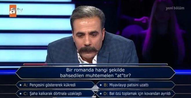nl sunucu Oktay Kaynarca, yarmac Mehmet Salih zaraz'a "Bir romanda hangi ekilde bahsedilen muhtemelen 'at'tr?" sorusunu sordu.