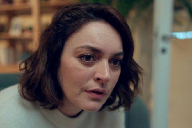 BAKA BR GN DZS KONUSU    ocuklarna bakmak iin meslei olan avukatla ara veren Nehir'in, kocas Serdar ile mutlu giden evliliinde bir gn Serdar'n ortadan kaybolmasyla gelien olaylar konu alyor.