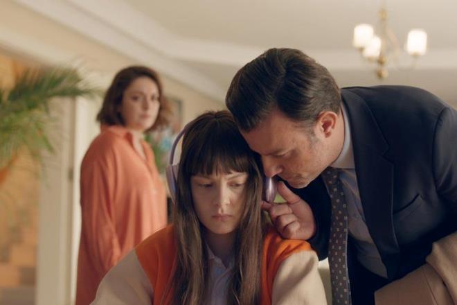 Tantmlarda Nehir ile Serdar'n seyrinde giden evliliklerinde birden Serdar'n ortadan yok olmasyla Nehir'in deien hayatnn ve yaayaca zorluklarn sinyalleri veriliyor.