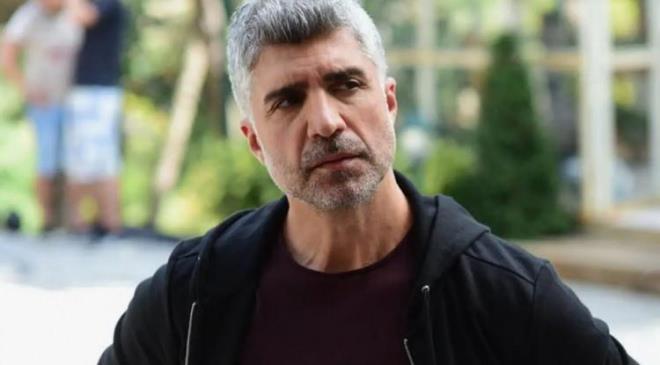 Eski menajeri olan aabeyi Ercan Deniz ile aras bozuk olan zcan Deniz, X ve YouTube adreslerinin elinden alndn duyurdu.