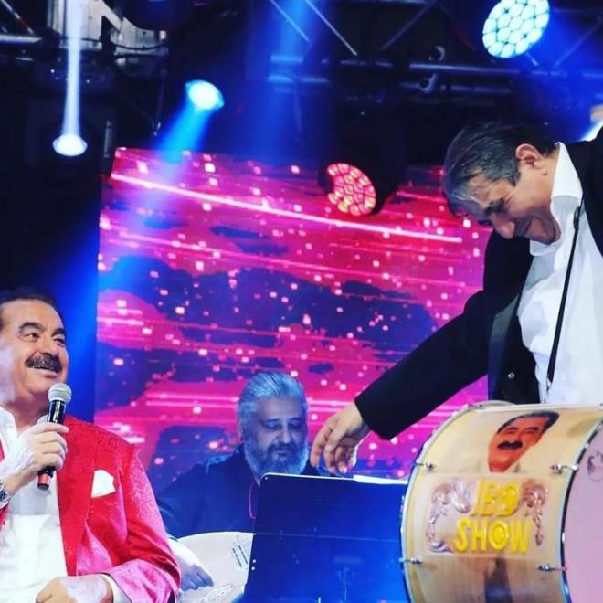 ACI HABER PAYLATI    Yllardr birlikte alt ekip arkadalarndan davulcusu Ahmet'in ani lmyle byk znt yaayan mparator, Instagram hesabndan duygu dolu szler paylat.