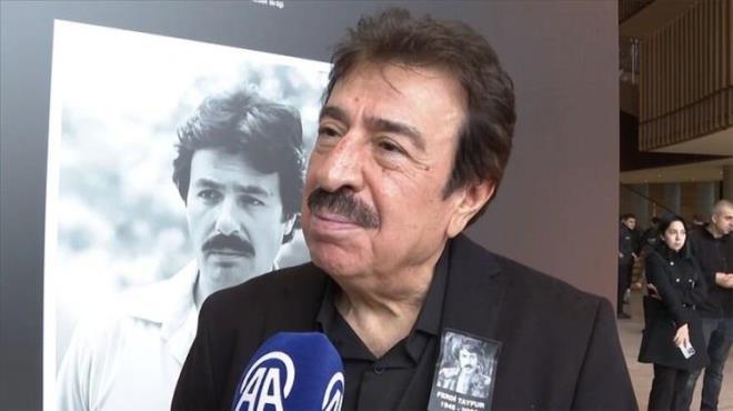 "FERD'NN 3 DNEM VAR"<p>  Ferdi Tayfur ok kalabalklar seven biri deildi. ine kapank biriydi. Onu anlamak iin 3 devreye ayrmak lazm. Birinci dnem en hazin dnemi. lk 30 yl. Yokluk, sefalet, aclar, kayplar... Bir daha dnyaya gelsem ilk 30 yl yaamak istemem derdi. kinci 30 yl altn yllaryd. Alklar dller, hayal edemedii yerlere geldi. Son 20 ylda en solgun durgun yllaryd. Salk asndan zor dnemler geirdii herkesten uzaklap inzivaya ekildii yllard.