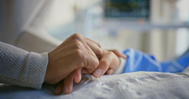 DAHA OK SAYIDA HCRE      Uzun boylu olmak ve kanser arasndaki ilikinin nedeni kesin olarak bilinmese de, uzmanlar baz muhtemel aklamalardan bahsediyor.    Bilim insanlar uzun boylularn kanserin ortaya kmasn tevik edebilecek daha ok byme faktrne sahip olduklarna dikkat ekiyor. Boyutlar nedeniyle uzun boylu insanlarn daha ok hcresi bulunuyor ve dolaysyla hcrelerin kanser olma ihtimali byyor. Ayrca uzun boylularn ok gda tketmeleri de kanser riskini ykseltiyor.