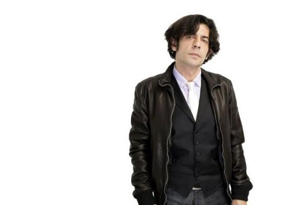 Konuklar, orkestra ve mizahla hazrlanan "Makina Kafa" ise cumartesi geceleri seyirciyle buluacak. erikleri birbirinden farkl 3 ayr programnn ortak zellii Okan Baylgen ve hepsi de canl.