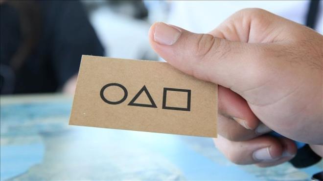 Netflix?in en ok izlenen dizilerinden olan, yaynlandktan sonra btn dnyada tartma yaratan "Squid Game" dizisinin ikinci sezonu byk bir arann ardndan geri dnmt. Dizinin hayranlar imdi ise nc ve ayn zamanda final sezonunun tarihine odakland. te, Squid Game 3 sezon hakknda bilgiler...