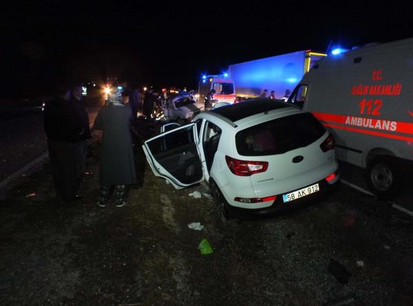Kazada, Osman Karakavak 112 Acil Servis ekibinin mdahalesine ramen olay yerinde hayatn kaybetti, yaralanan dier otomobilin srcs Ahmet Akta ile ayn arataki Aye Akta, Ecrin Akta ve Yusuf Berk Akta, Yozgat Devlet Hastanesi'ne kaldrld