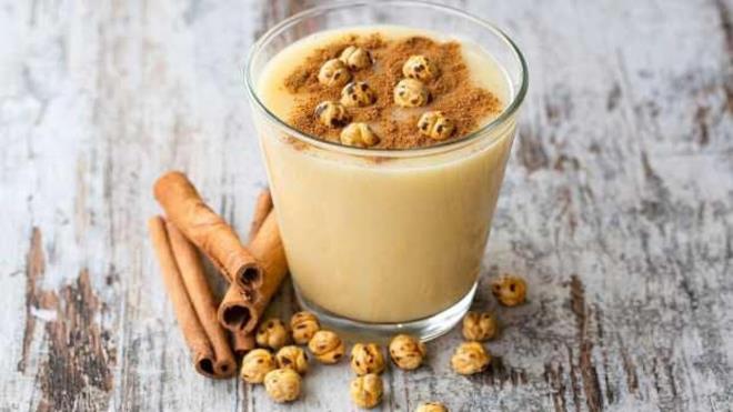 Ancak bozann eker ierii yksek olabileceinden, diyabet hastalarnn veya eker tketimine dikkat etmesi gereken kiilerin kontroll tketmesi nerilir. Ayrca, bozann kalorisi de gz nnde bulundurularak, ar tketimden kanlmaldr.<p>    Bu faydalar, bozann dengeli ve dzenli tketimiyle ortaya kabilir. Ancak herhangi bir salk sorununuz varsa, boza tketmeden nce bir uzmana danmanz nerilir.