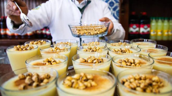 Sindirim Sistemini Destekler: Fermente bir iecek olan boza, probiyotik zellikleri sayesinde barsak saln korur ve sindirim sistemini dzenler. Barsak florasn dengeler ve kabzlk gibi sorunlar nlemeye yardmc olabilir.