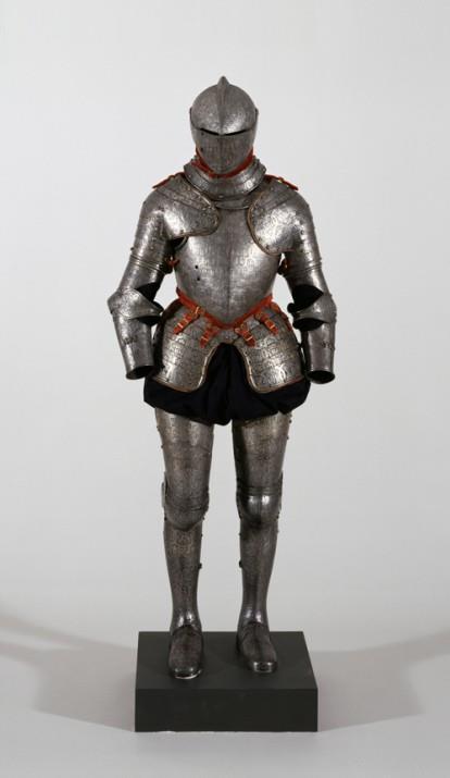 HZ. DAVUD (AS) : Demiri ileyen, zrh yapan ve dzenli ordular kuran, Calut'un ordularn malup eden bir kumandandr.