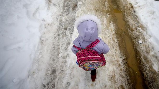 Meteoroloji Genel Mdrl tarafndan yaplan tahminlere gre; yurdun genelinin paral ve ok bulutlu, Marmara?nn dousu, Bat Karadeniz, Orta ve Dou Karadeniz kylar ile Tokat, Artvin, Balkesir evreleri, Krklareli, Tekirda, anakkale ve Hakkari'nin dousunun aralkl yal geecei tahmin ediliyor. te, 10 ubat kar tatili olan illerin haberleri...