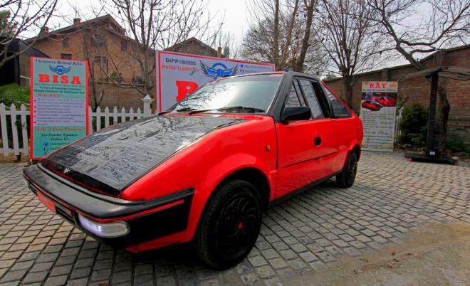 Hindistan'da 45 yandaki matematik retmeni Bilal Ahmad Mir, lkenin ilk yksek teknolojili gne arabas ?RAY?i gelitirdi.