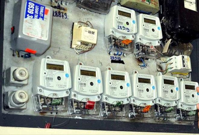 2- Trkiye'de konutlarda aylk ortalama elektrik tketimi ne kadar?  <br>  Konutlarda ortalama tketim aylk 200 kilovatsaat.  <p>  3- Yeni uygulama ne kadarlk tketimi kapsyor?  <br>  Uygulama, 2024'te yllk 5 bin kilovatsaat, aylk ise ortalama 417 kilovatsaati aan tketimleri kapsyor.