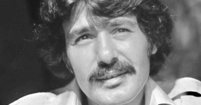 Merhum sanat Ferdi Tayfur?un vefatnn 40?nc gnnde Eyp Sultan Camii?nde mevlit okutan Tue Tayfur, kta yaananlardan dolay neredeyse baygnlk geiriyordu.