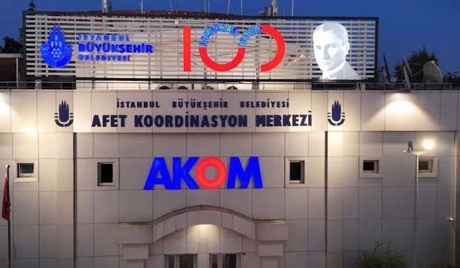 STANBUL?DA HAVA DURUMU TAHMNLER    Afet ve Koordinasyon Merkezi ube Mdrl (AKOM) sosyal medya hesabndan yapt paylamda ? Yal havann pazartesi sabah saatlerinde etkisini artrmas, le saatlerinde kuvvenmesi beklenmektedir. Pazartesi ile birlikte blgemizde yeni bir souk hava dalgasnn etkili olaca, scaklklarn 3-6 C derek k deerlerine gerileyecei tahmin edilmektedir? ifadeleri kullanld.