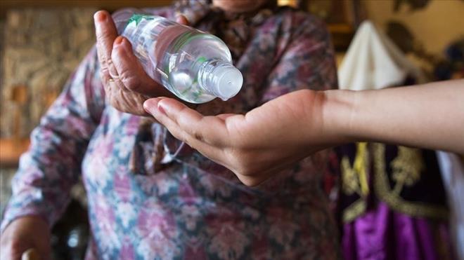 BAYRAM TATL 3 GN SRECEK    Ramazan ay tamamlandktan sonra 3 gnlk bayram idrak edilecek.Ramazan ay bayram arefe gn 29 Mart Cumartesi gnne denk gelecek. Ramazan Bayram boyunca zel ve kamu bankalar, belediye,valilik, muhtarlk, SGK, noterler ve dier birok kamu kurumu hizmet vermeyecek. Hastanelerin acil servisleri dndaki blmleri kapal olurken eczaneler ise nbet sistemine uygun alacak. Ramazan Bayram tarihleri u ekilde;