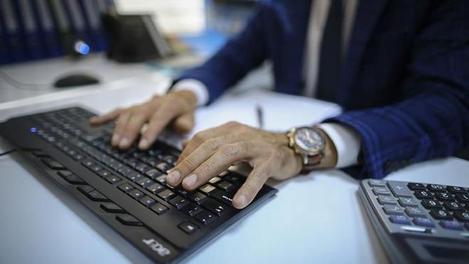 KUR Genlik Program bavurularnn geride kalmas ile imdi sonular gndemde. 2025 ylnda 200 bin niversite rencisinin programa dahil olmas hedefleniyor. Hem sigortal i imkn sunan hem de katlmclarn kariyerlerine katk salayacak bu programn sonular yakn zaman sonra ilan edilecek. te, KUR Genlik Program hakknda bilgiler...