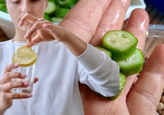 Limonlu bamya suyunu hi duydunuz mu? Bu basit sabah iecei salk asndan birok fayda salar ve vcudunuza gne harika bir balang &#8203;&#8203;salayabilir. Bamya, lif, vitamin ve antioksidanlarla doludur.    Limonun ferahlatc kabuu rendesiyle birletirildiinde, sindirimi, bakl ve genel refah artran gl bir detoks iecei haline gelir. Yapm kolay bu iecein size nasl yardmc olabileceini merak ediyor musunuz?