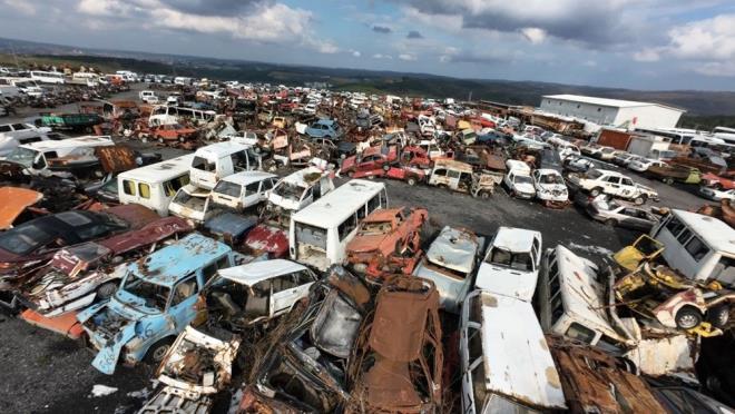 Hurda aralarla ilgili kanun teklifi bir milletvekili tarafndan Meclis'e sunuldu, dzenleme 25 yan aan aralar kapsyor. Teklif bu yata arac olanlarn sfr ara almnda TV'den muaf tutulmasn ieriyor. TBMM'ye milletvekiller tarafndan her gn onlarca yasa teklifi sunuluyor. Bu tekliflerden birisi ne kt ve kamuoyunda "Hurda aralara TV muafiyeti gelen yasa kyor." diye yorumland. Hkmetin bu konuda bir almas bulunmuyor ve nerge de henz komisyonlara bile gelmi deil.