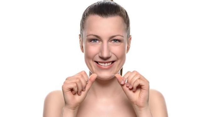 Di hekimleri, doal yntemlerle di beyazlatmak isteyenlerin karbonat yerine daha gvenli alternatifleri tercih etmelerini neriyor.