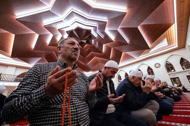 RAMAZAN AYI NE ZAMAN BALAYACAK?    <p>  Diyanet leri Bakanl tarafndan yaymlanan 2025 dini gnler takvimi sonrasnda Ramazan aynn balayaca tarih belli oldu.<BR>    Ramazan ay bu yl, 1 Mart 2025 Cumartesi tarihinde balayacak.