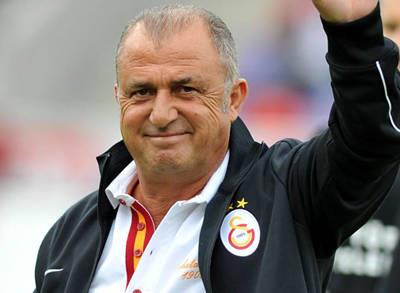 <p><b>"OLMASI GEREKEN BR AYRILIKTI, KMSE ZARAR GRMED"</b></p>    Bu ayrln nedenleri zerinde de duran Grsoy, "Zaman zaman Fatih Terim'in yaantsnda bu tr olaylar oluyor. Bazen ufak tefek eylerden birbirlerine krlyorlar.