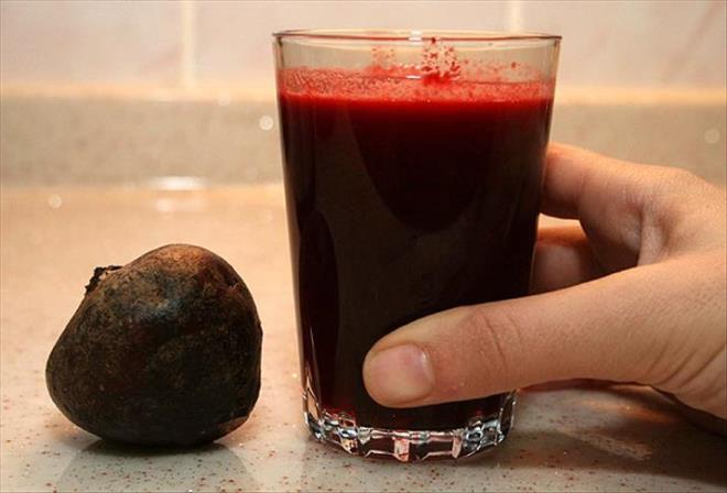 Pancar tketmenin birok faydasn her zaman duymuuzdur. Besinlerle dolu olan pancar, cildimiz iin olduka faydaldr. Bu sebze birok cilt sorununu tedavi eder ve cilt tonunuzu iyiletirmenin doal bir yoludur. Pancar tketmek ve uygulamak cildinizin parlamasn ve gzeneklerin nemlenmesini salar.