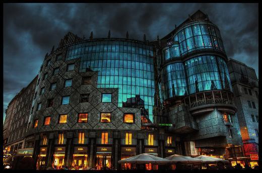 <p><b>Yurtdndan...</b></p>  Do&Co Hotel, Viyana/Avusturya  <p>Uur Cebeci (Hrriyet Gazetesi Kokpit Yazar)</p>  Yeri mkemmel. THY'nin de ikramn yapan "Do&Co" tarafndan iletiliyor.  <p><b>Gitmiken ne yenir?</b> Avusturya'nn en eski pastanesi Demel'de ikolatal kek.</p>  <b>Neden imdi?</b> Souk havada Viyana'nn tarihi sokaklarnda dolarken yp kafelerinde soluklanmak iin.  Hava durumu En yksek 13, en dk 6 derece.   <p>(+43) 1 241 88 88</p>