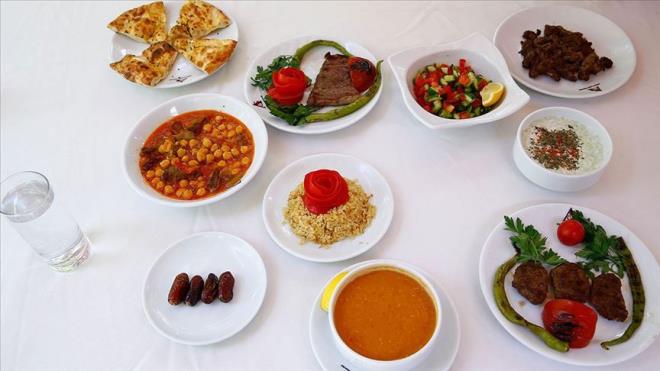 Buna ramen sefer bir mazeret olduu iin kii orucunu seferilii baladktan sonra bozarsa kendisine kefaret gerekmeyip sadece kaza gerekir.