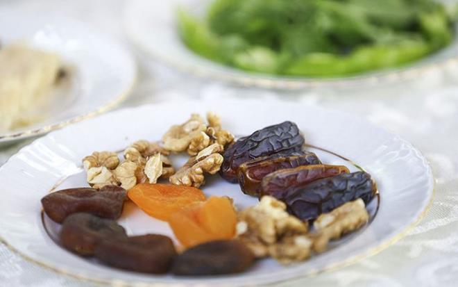 slam dnyasnda heyecanla beklenen arnma, bereket, yardmlama ve paylama ay ramazan balyor. Ramazan, slam'da zellikle oru ibadetinin ne kt bir ay olarak idrak ediliyor.AA muhabiri, Diyanet leri Bakanl Din leri Yksek Kurulundan ald bilgilerle, orula ilgili merak edilen konular 10 soruda derledi.