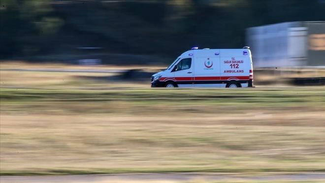 AMBULANSA YOL VERMEME CEZASI 20 BN LRA  <p>  Ambulans, itfaiye ve polis aracna yol vermemenin 993 lira olan cezas 20 bin liraya ykseltiliyor.