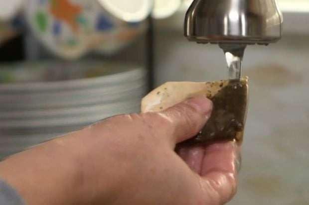 Dinlenmi siyah ay, antiseptik zellik gstermektedir. Bu ynyle pamua dklerek gz zerine pansuman yapldnda gz dinlendirir ve mikroplarn- iltihabn zlerek kaybolmasna yardmc olur.