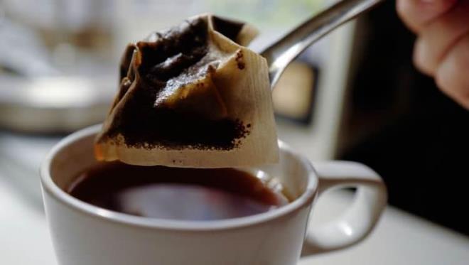 Parmak ularnz kullanarak gznze hafif bir bask uygulayabilir veya gz evrenize hafife masaj yapabilirsiniz.