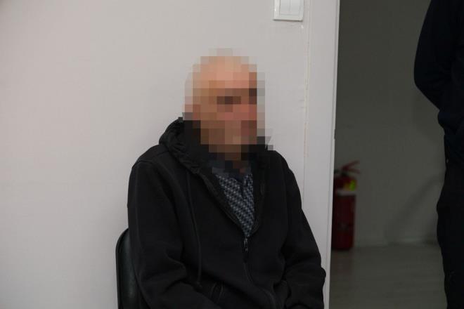 Yalova Belediyesi Zabta Mdrl ekipleri, pazaryeri ve DO skelesi evresinde dilencilik yapanlara ynelik operasyon yapt. Dilencilik yapt tespit edilen M.P.?yi, sust yakalad.