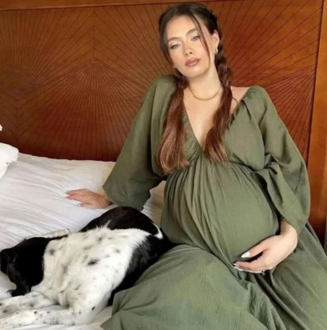 "SMLE LGL FKRLER VAR"    talya'da katld bir programda da bebeinin cinsiyetini aklayan Neslihan Atagl, olu olacan belirtmiti. sim konusunda fikirleri olduunu ancak henz paylamak istemediini belirten Atagl, "Fikirler var, gnlmze doan da var" dedi.