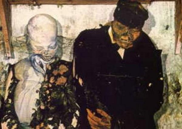 talya'nn Palermo kentinde bulunan Kapuin Manastr'nn altnda bulunan 500 yllk mezarlkta muhafaza edilen 8 bini akn mumya, her yl onbinlerce turisti manastra ekiyor. Mumyalarn en eskileri 16. yzyldan kalma.