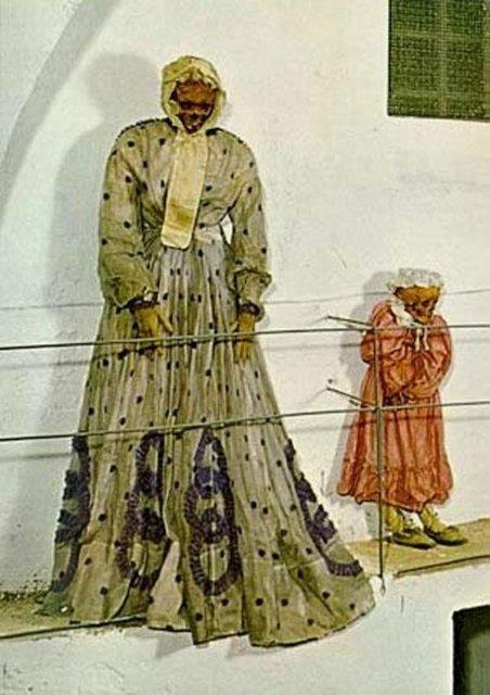 talya'nn Palermo kentinde bulunan Kapuin Manastr'nn altnda bulunan 500 yllk mezarlkta muhafaza edilen 8 bini akn mumya, her yl onbinlerce turisti manastra ekiyor. Mumyalarn en eskileri 16. yzyldan kalma.