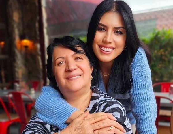 zcan Deniz'in yan sra dier kardelerinin de korku iinde olduunu vurgulayan Semerci, "Tehditlerine ramen ne zcan Deniz'i ne de kk kz kardeimi yalnz brakmayacam. Senden korkmuyorum!" diyerek sert kt.