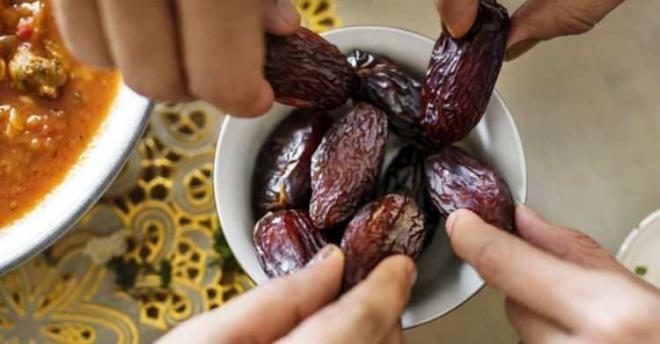 Oru faydalar, her geen gn yaplan aratrmalar erevesinde daha byk nem kazanyor. Bu nedenle ramazan kucak dolusu sevgiyle karlayacamz u zamanlarda oru tutmann faydalar konusuna da deinmesek olmazd.  te 30 gn oru tutmann cilde, mideye ve sala faydalar...