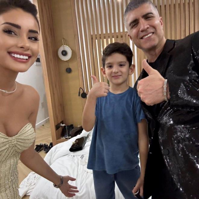 Bir sredir ailesiyle yaad sorunlarla adndan sz ettiren zcan Deniz, annesi Kadriye Deniz ve aabeyi Ercan Deniz'in kendisine ynelik szleri sonras kalp spazm geirerek hastaneye kaldrlmt.    Salk durumunun iyi olduunu aklayan Deniz "Aile meselelerini konumama gibi bir prensibim var. Eskisi gibi romantik bakmyorum artk aile meselesine" demiti.