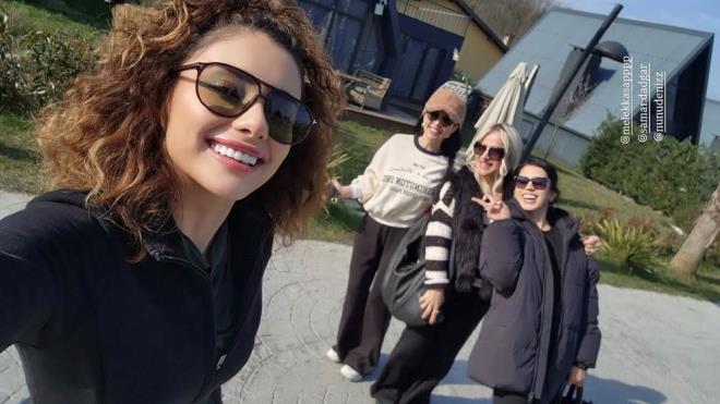 zcan Deniz'in kz kardei Sibel Semerci de paylam yapmay ihmal etmedi.