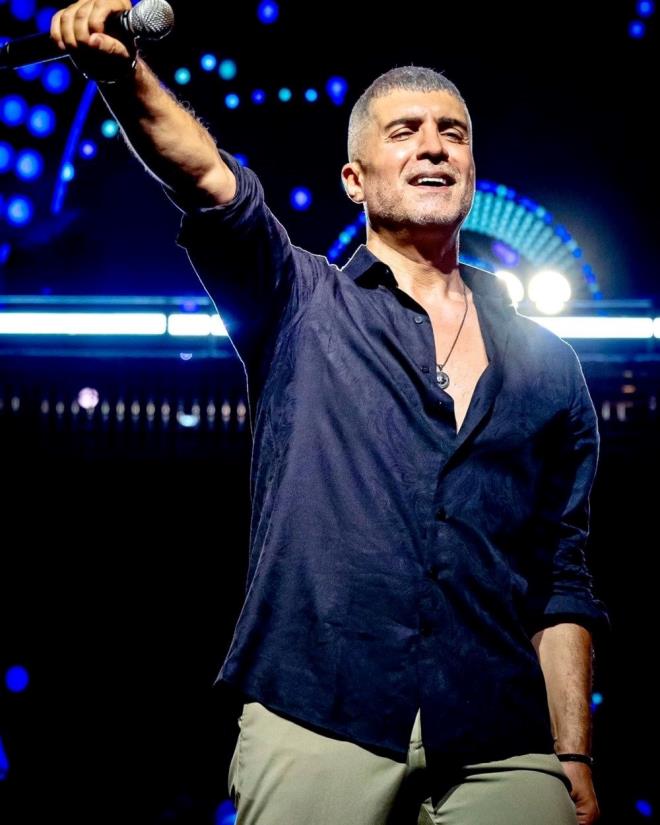 FADE VERD     zcan Deniz hakknda, "imar kirliliine neden olma" ve "Kltr Tabiat Varlklarn Koruma Kanunu'na muhalefet" sularndan soruturma balatld. fadesinin ardndan adliye nnde aklama yapan Deniz,daha sonra belediyeye giderek yasal yollarla yap tadilat ruhsat talebinde bulunduunu anlatt.    zcan Deniz durumu savcla da anlattn syleyerek "Oras yklsa dahi ben orada adr kurup oturacam. Oras benim ocuumun hakkdr, hukukudur, emeimdir, kimse de onu yiyemez." dedi.