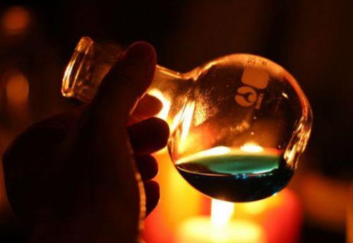 <p><b>KSRLER</b></p>   ksirler, eski zamanlarda kullanlan bir tr narkoz yntemiydi. Ameliyatlar srasnda bunlar ien hasta uyuyor bylece ac ekmesi nleniyordu. Ama bu iksirler mkemmel oranda kartrlmazsa ve uygun dozda verilmezse, hastalarn lmne yol aabiliyordu.