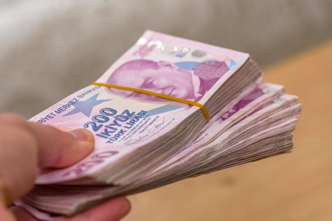 Akbank: 55 bin TL    30 bin TL ihtiya kredisi (6 ay vadeli)  25 bin TL taksitli nakit avans (3 ay vadeli)     Bankas: 55 bin TL    25 bin TL ihtiya kredisi (3 ay vadeli)  30 bin TL Ek Hesap (1 ay vadeli)