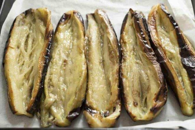 Patlcan tkettiinizde gece boyunca hayati ilevleri yerine getirmi olursunuz. Ayn zamanda patlcan vcudunuzun geceleri karacier detoksu yapmasn salar.