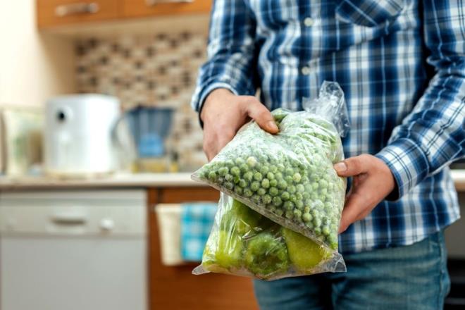 YEL BEZELYE (100g'da 5,4g protein)    En yksek bitki bazl protein kaynaklarndan biri olan yeil bezelye, kas onarmn, sindirimi ve enerji retimini destekler. orbalar, kriler ve garnitrler iin lezzetli ve besleyici bir malzemedir.